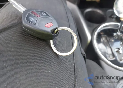 2011 Mitsubishi Outlander Sport Es z USA, uszkodzony, nr VIN JA4AP3AU1BZ010161